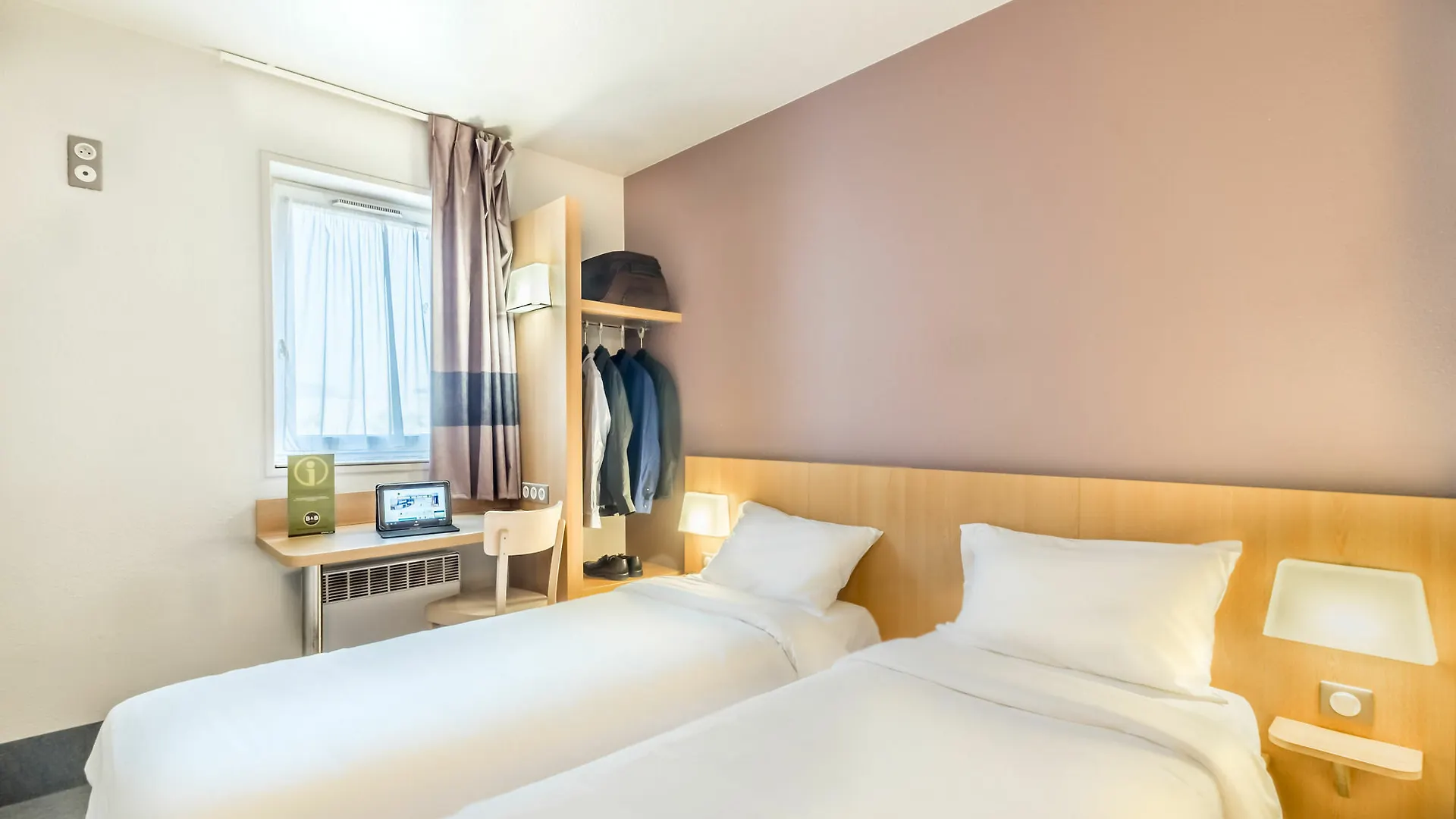 B&B Hotel Frejus 로크부른수르알젠스 2*,  프랑스